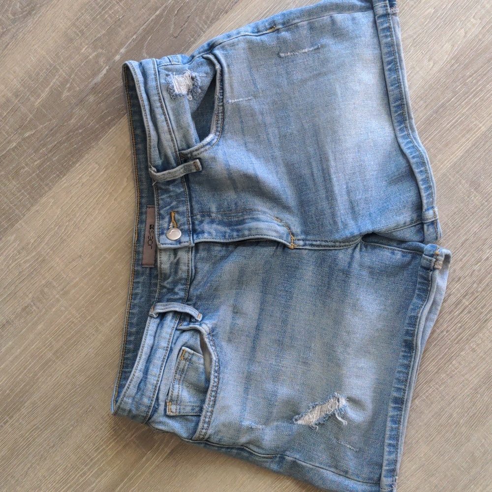 Joe’s Jeans denim shorts distressed size 28